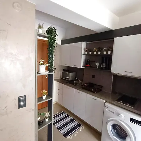 아파트 White Orchid Modern Near Metro & Free Parking 테살로니키